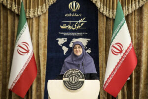 تناقض، بهانه‌تراشی و رفع تکلیف؛ تنها پیام‌های نشست خبری سخنگوی دولت